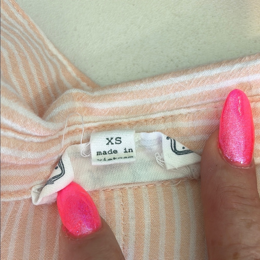 Hippie Rose Cream & peach 🍑 Button Down Shirt w/ Collar - Picture 12 of 13